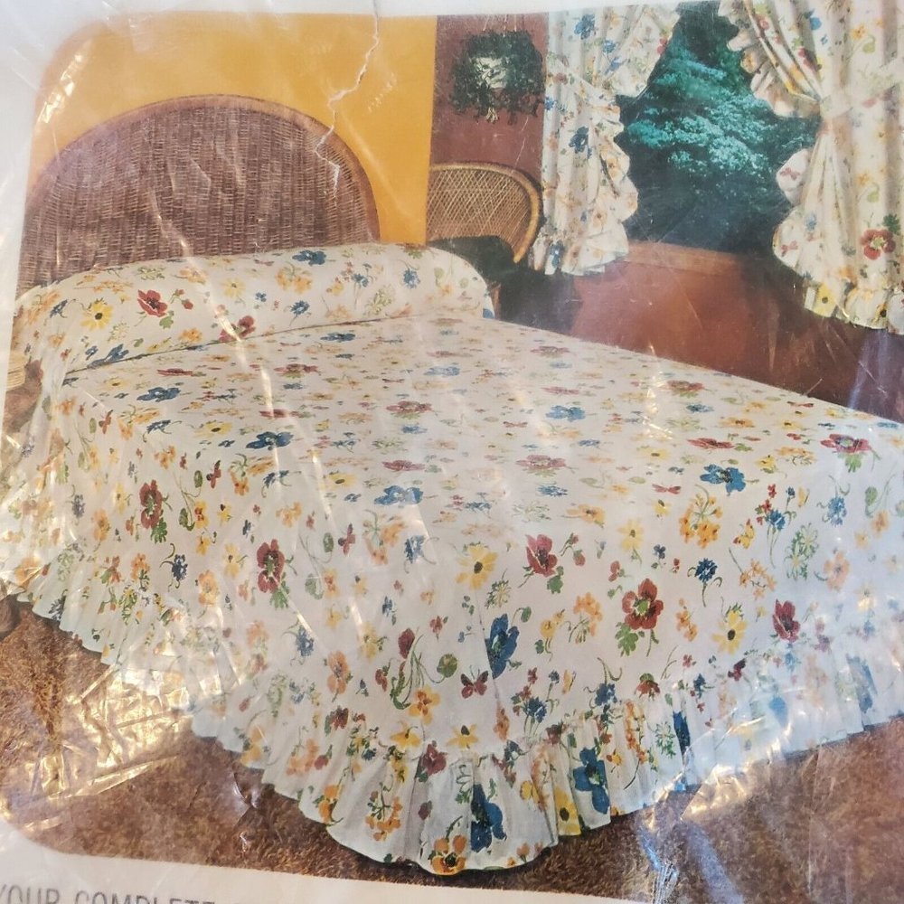 Vintage 70s Queen Spring Time Priscillas Floral Ruffle Trim Comforter‎ Curtains